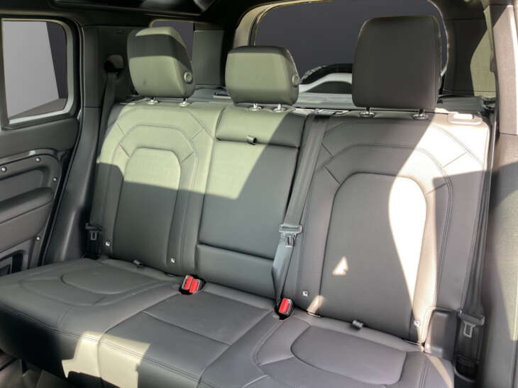 LAND ROVER Defender - Foto Nr. 04 - Bildvorschau