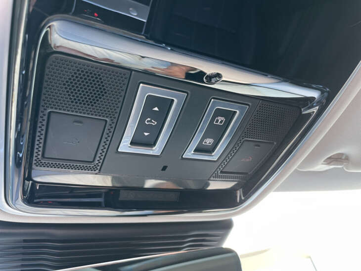 LAND ROVER Range Rover Velar - Foto Nr. 24 - Bildvorschau